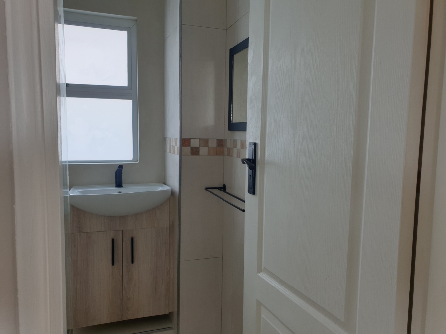To Let 2 Bedroom Property for Rent in Claremont Western Cape